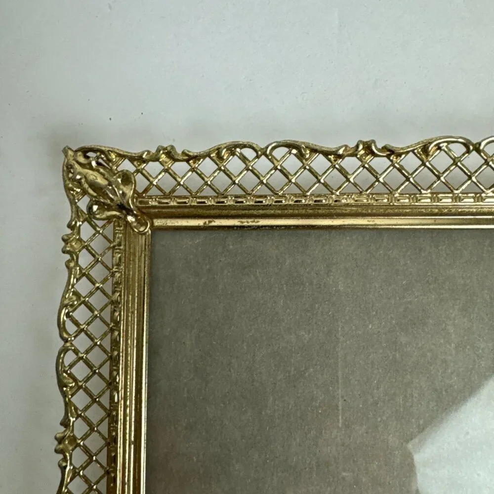Vintage 6 x 8 Gold Filigree Ornate Metal Picture Frame w/Glass